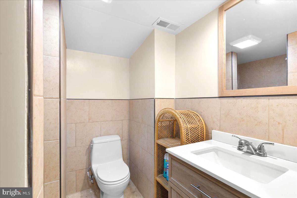 7302 Epping Ave Property Photo 25