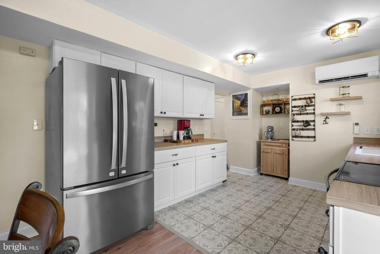 2516 Kittery Ln Property Photo 2
