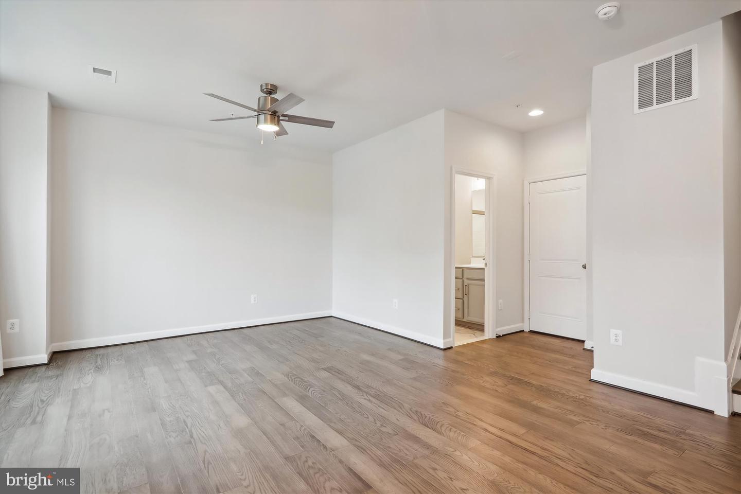 625 Leigh Way Property Photo 10
