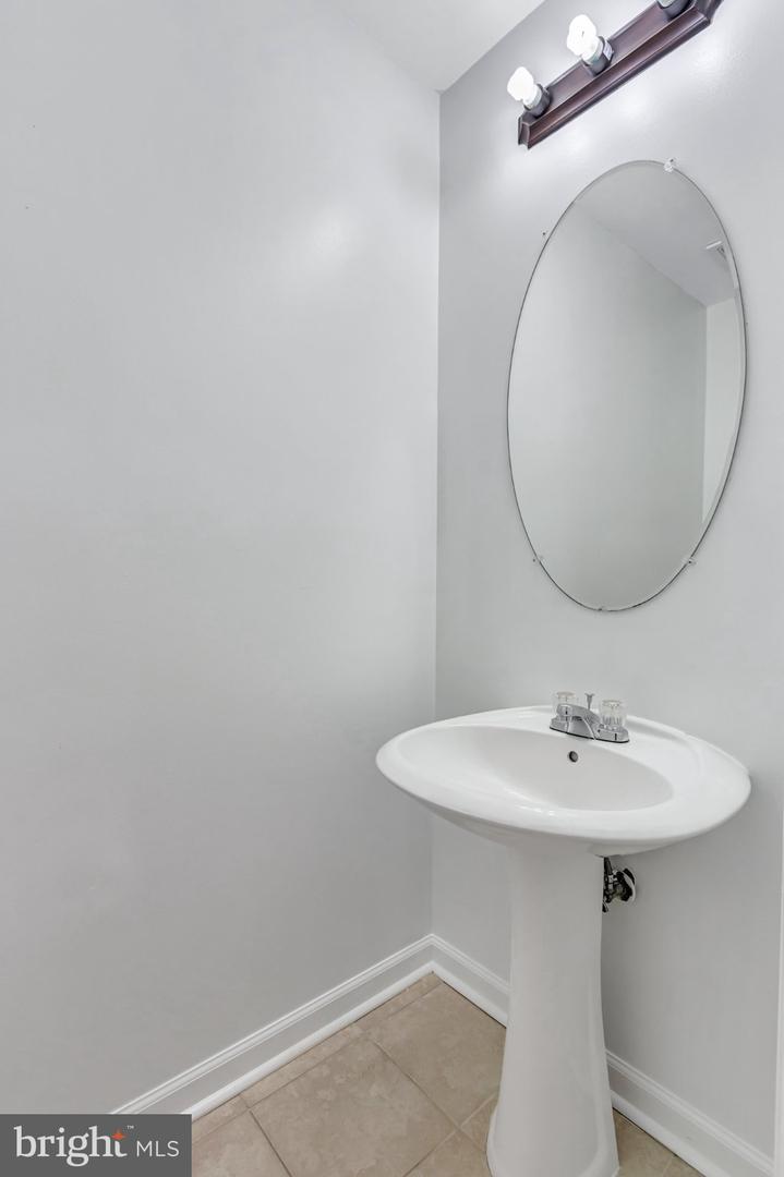812 Vauxhall Rd Property Photo 7