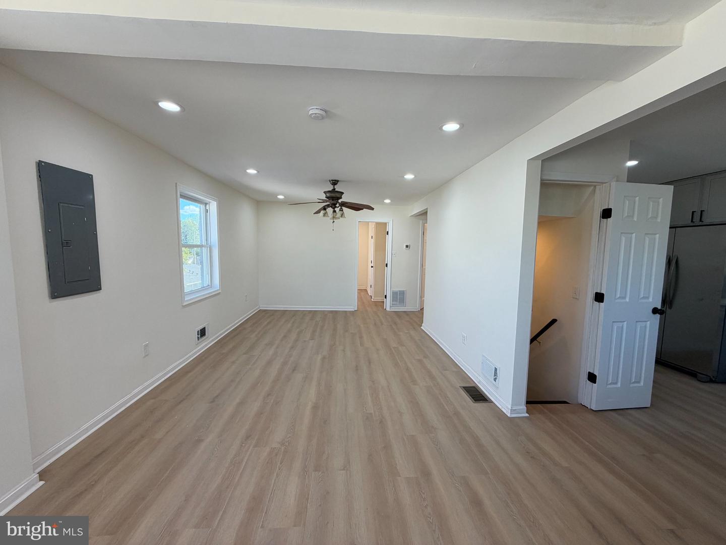 1116 LARCHMONT AVE Property Photo 1