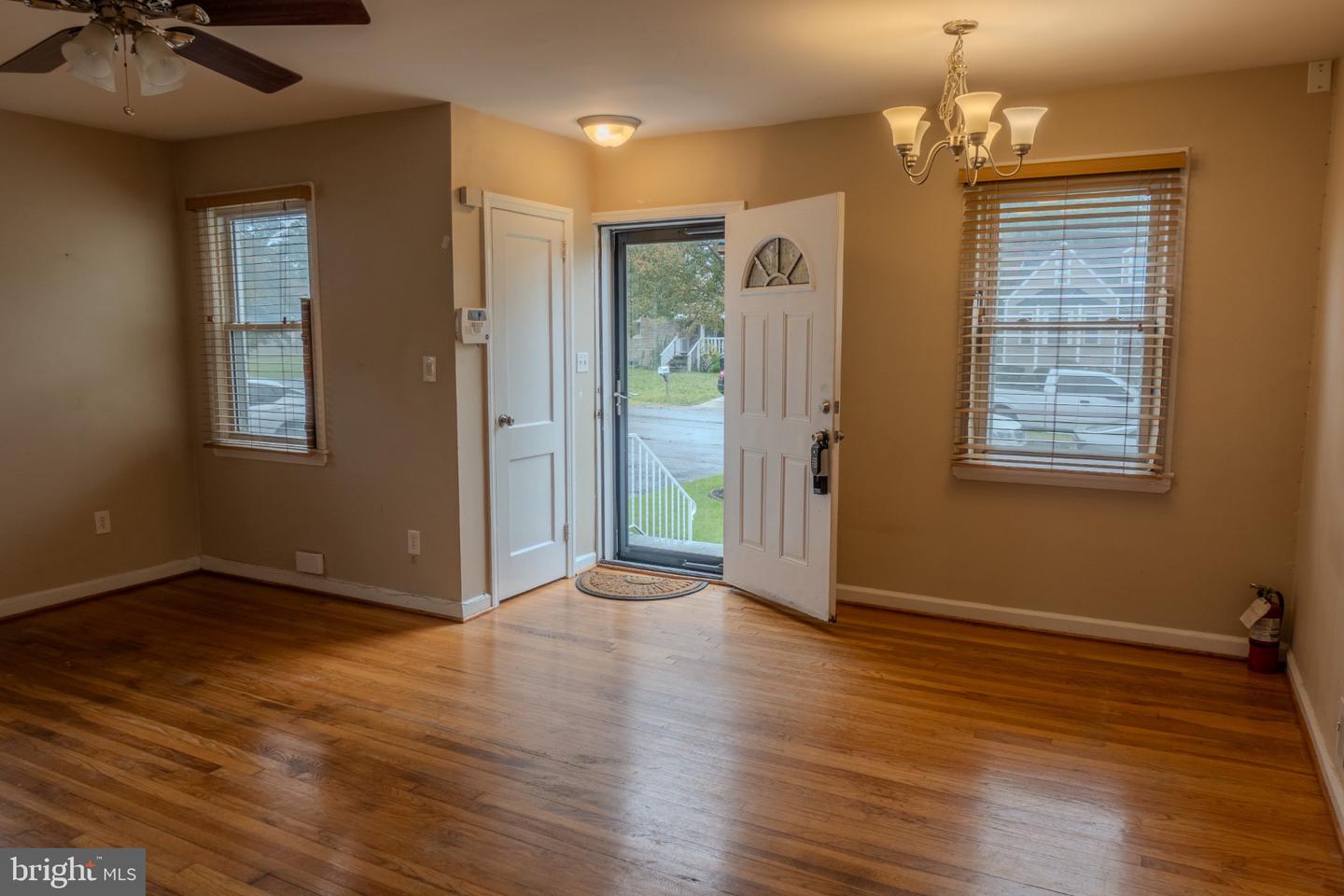 5709 Linda Ln Property Photo 4