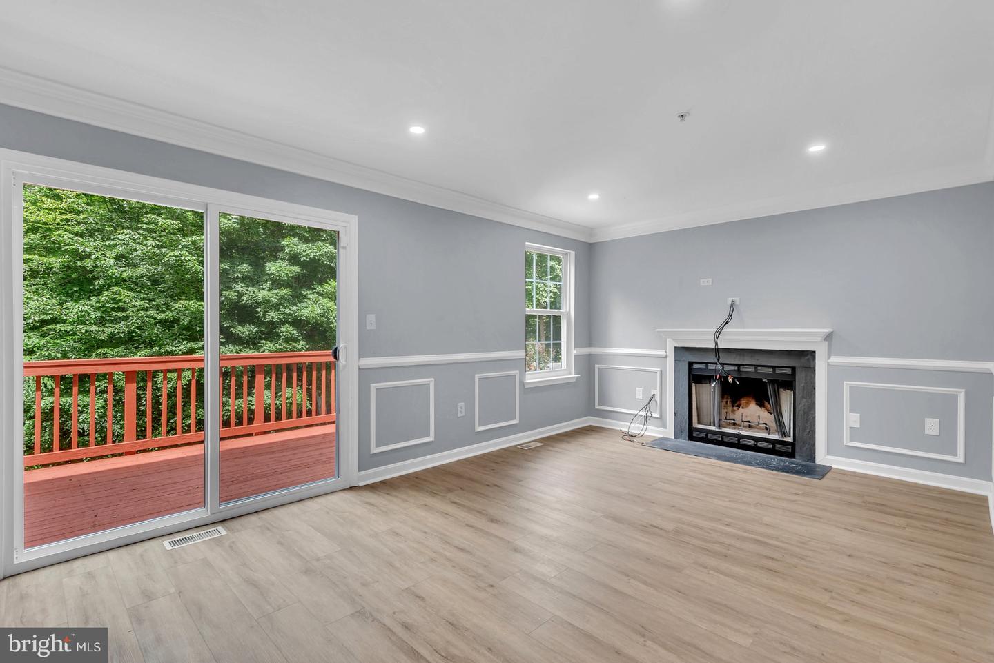 17304 Newton Ct Property Photo 6