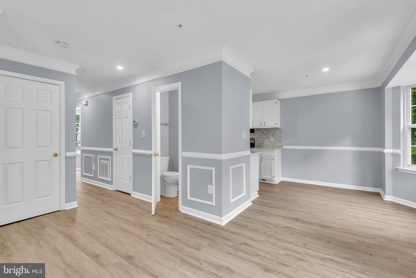 17304 Newton Ct Property Photo 7