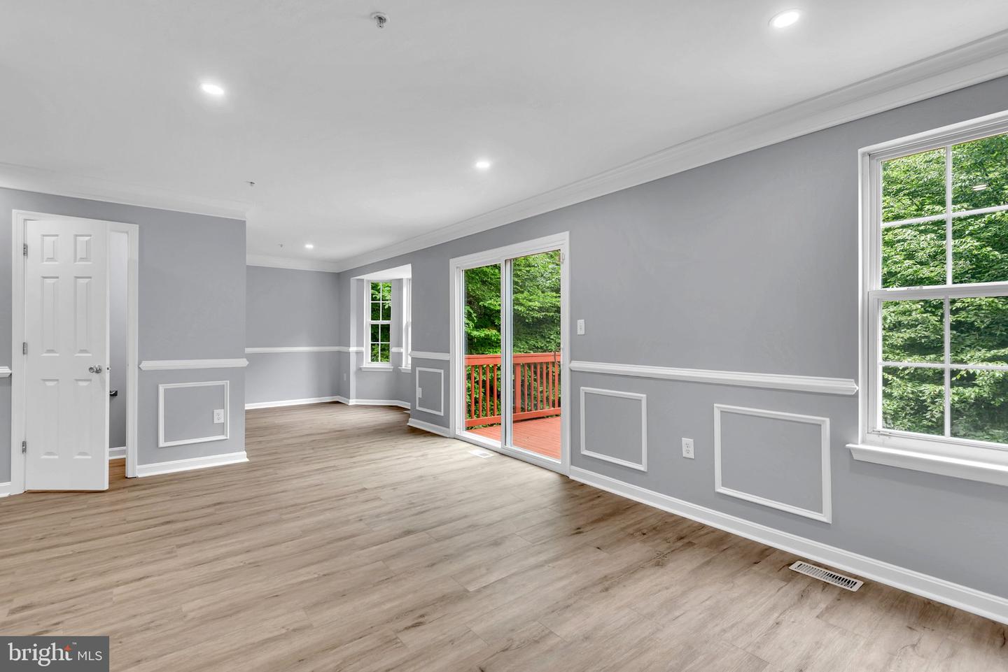 17304 Newton Ct Property Photo 8