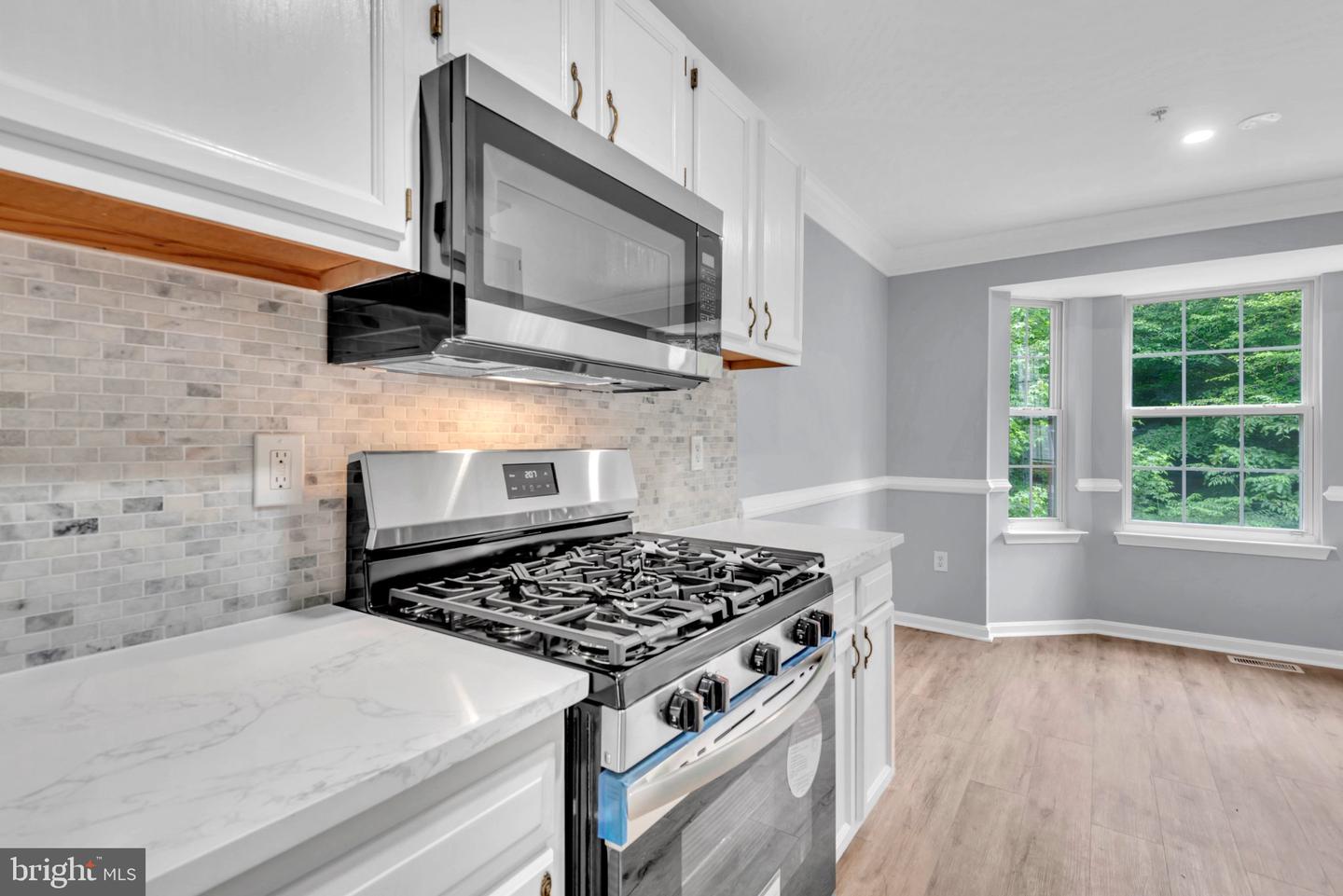 17304 Newton Ct Property Photo 9