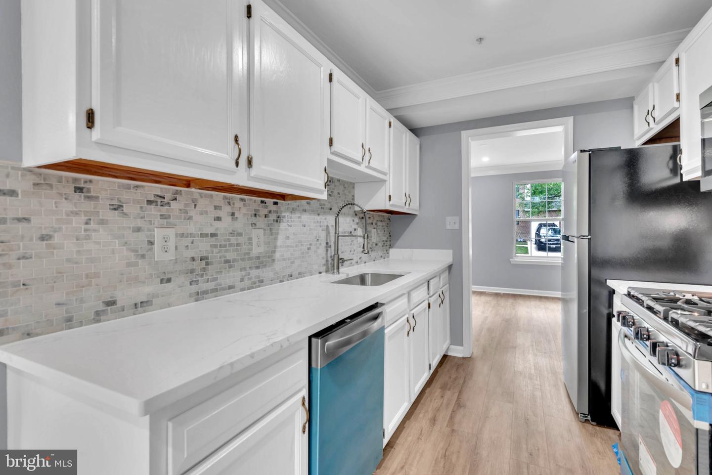 17304 Newton Ct Property Photo 11