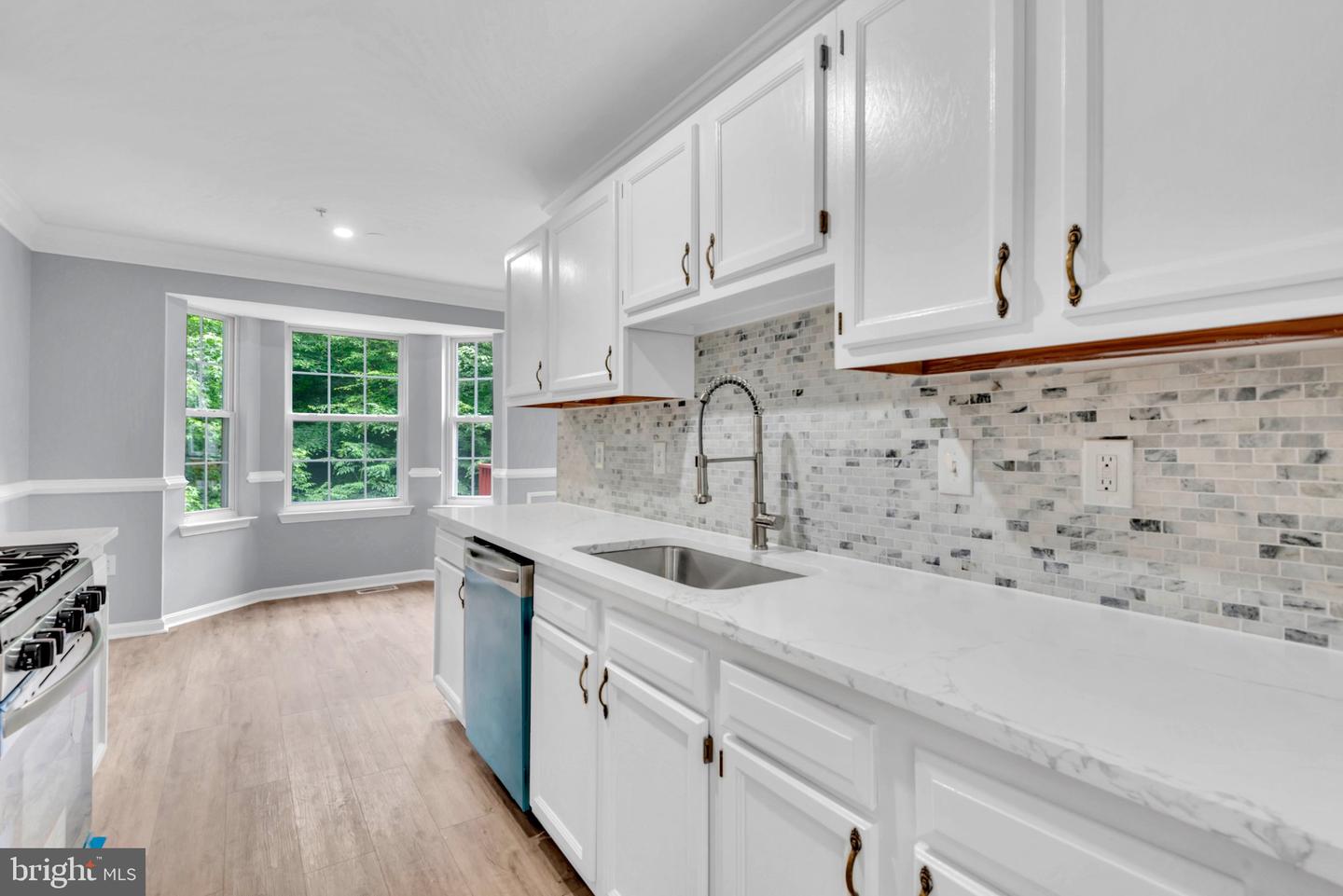 17304 Newton Ct Property Photo 13