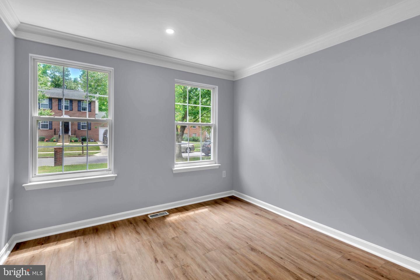 17304 Newton Ct Property Photo 14