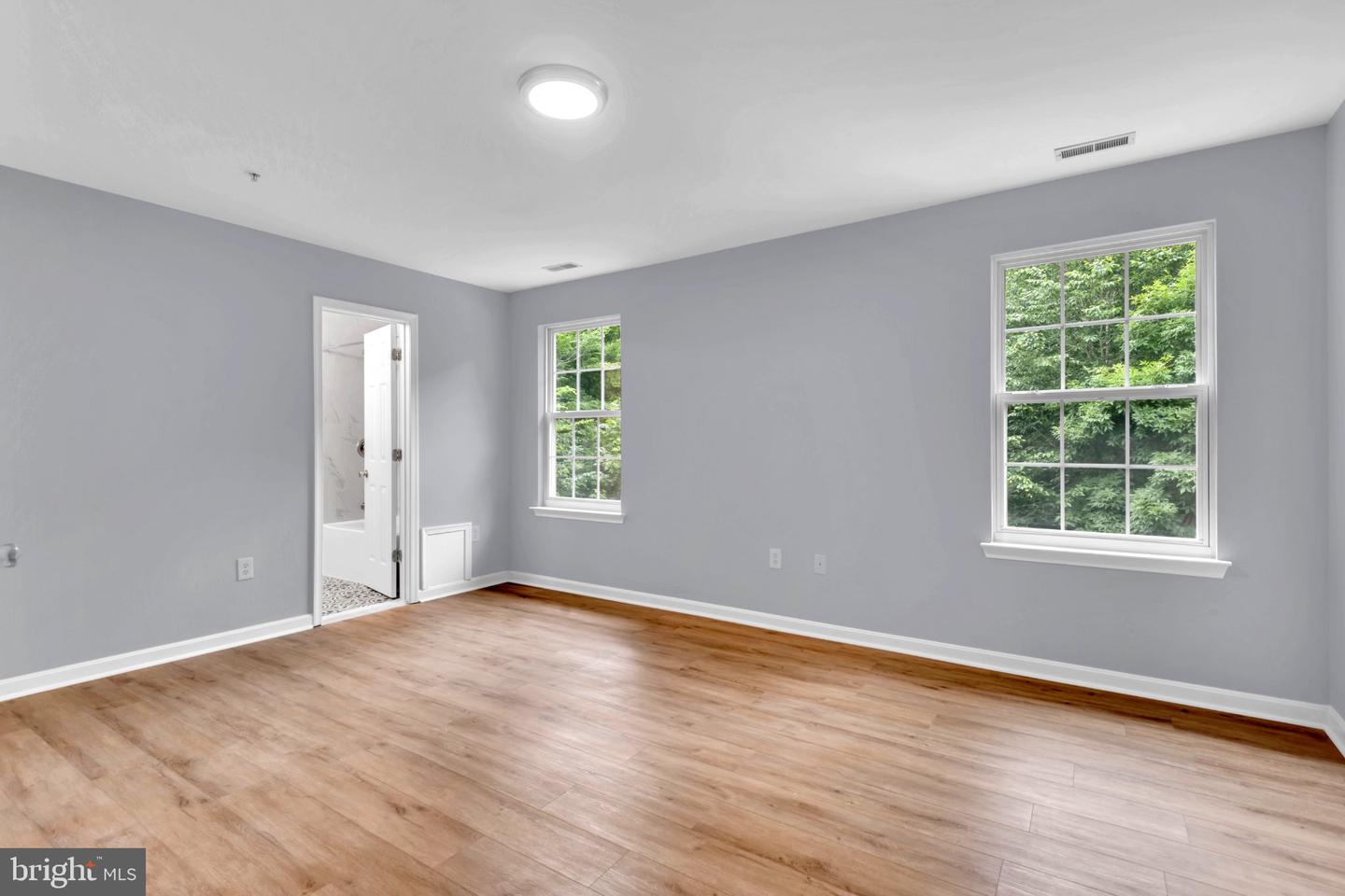 17304 Newton Ct Property Photo 20
