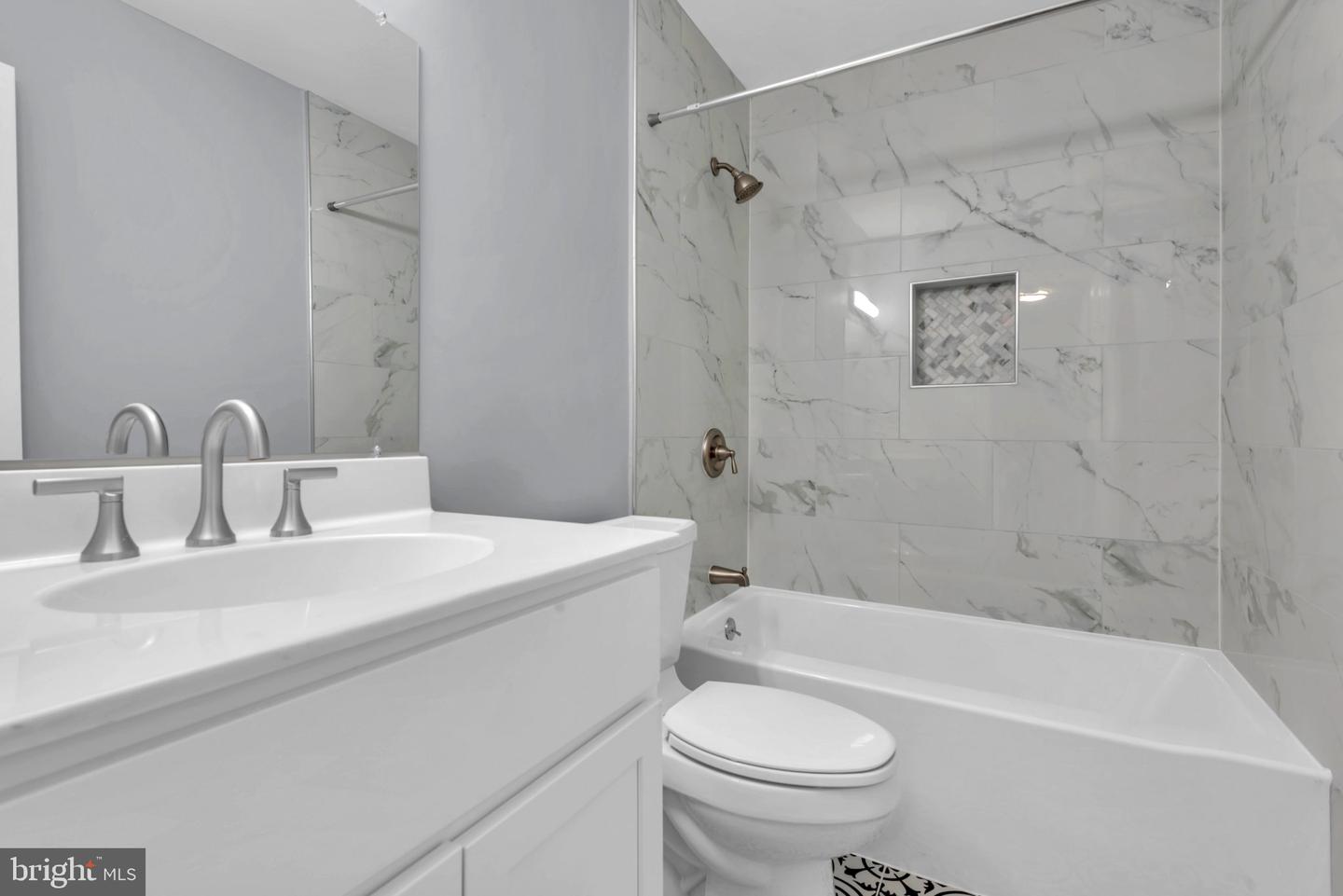 17304 Newton Ct Property Photo 22