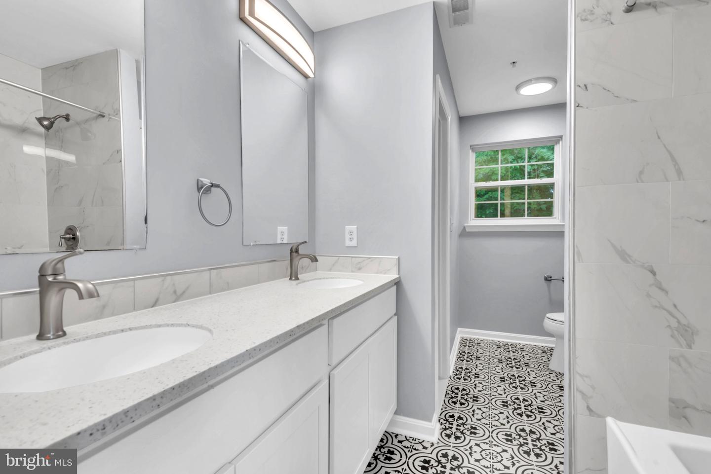 17304 Newton Ct Property Photo 23