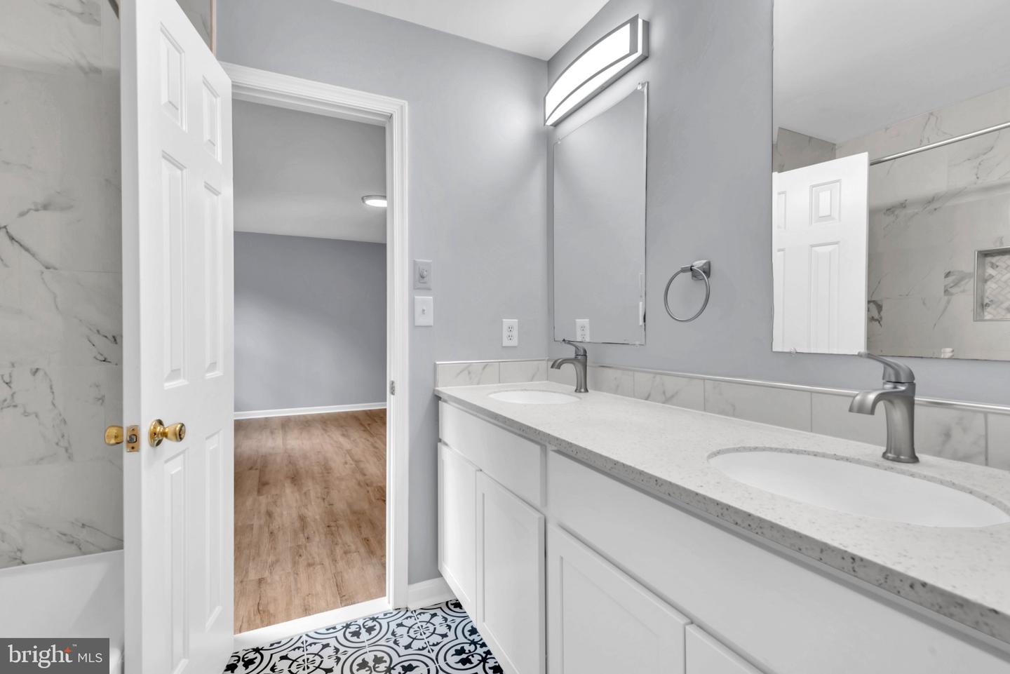 17304 Newton Ct Property Photo 24