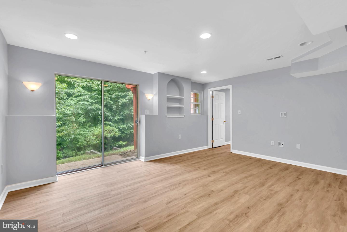17304 Newton Ct Property Photo 31