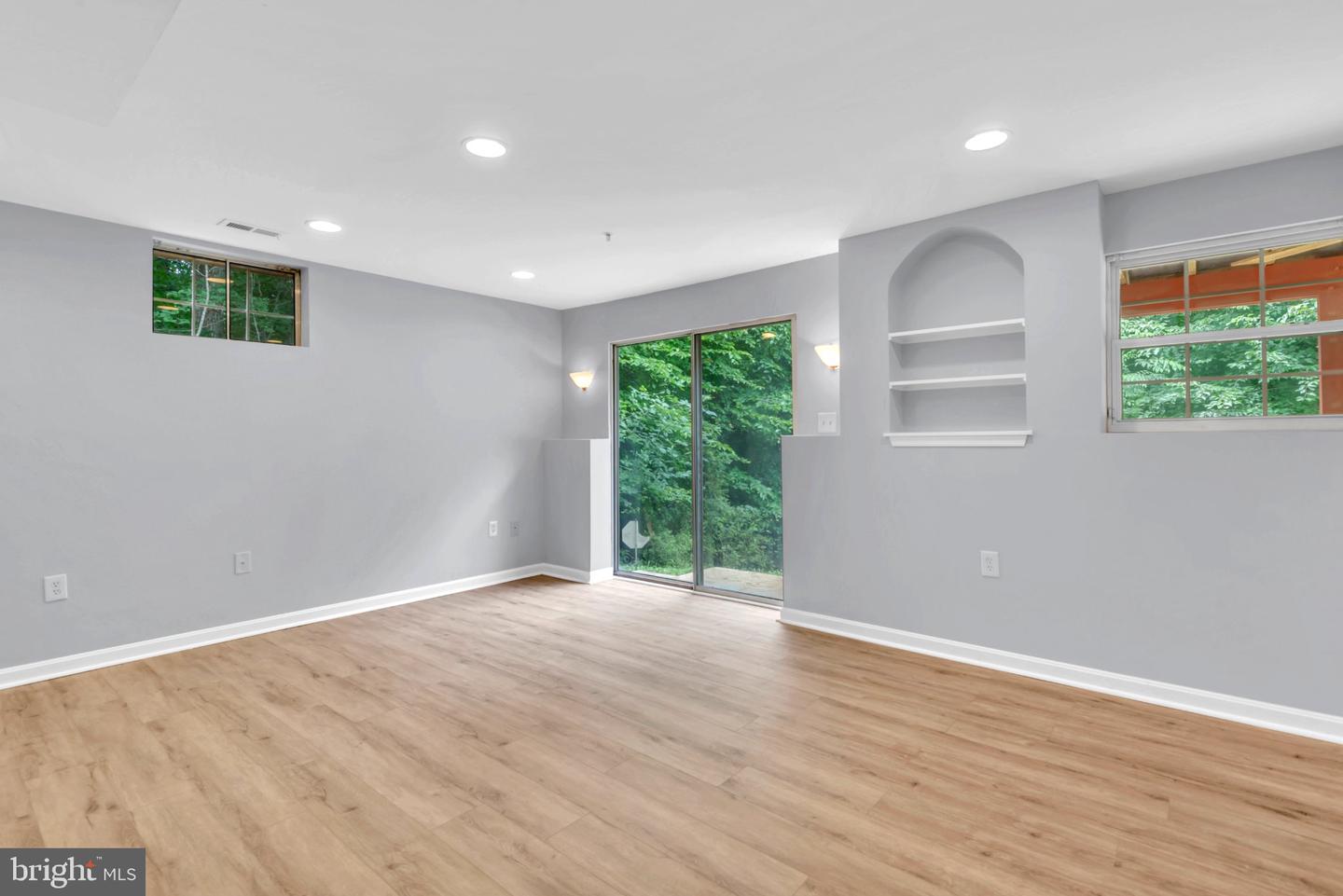 17304 Newton Ct Property Photo 32