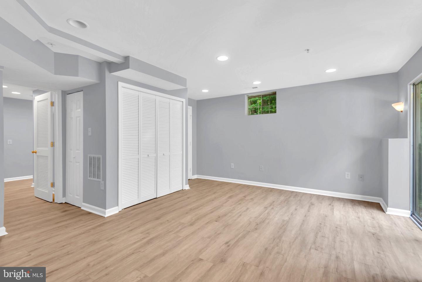 17304 Newton Ct Property Photo 33
