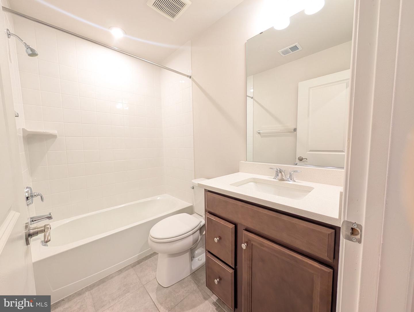 3511 Carnaby St Property Photo 9