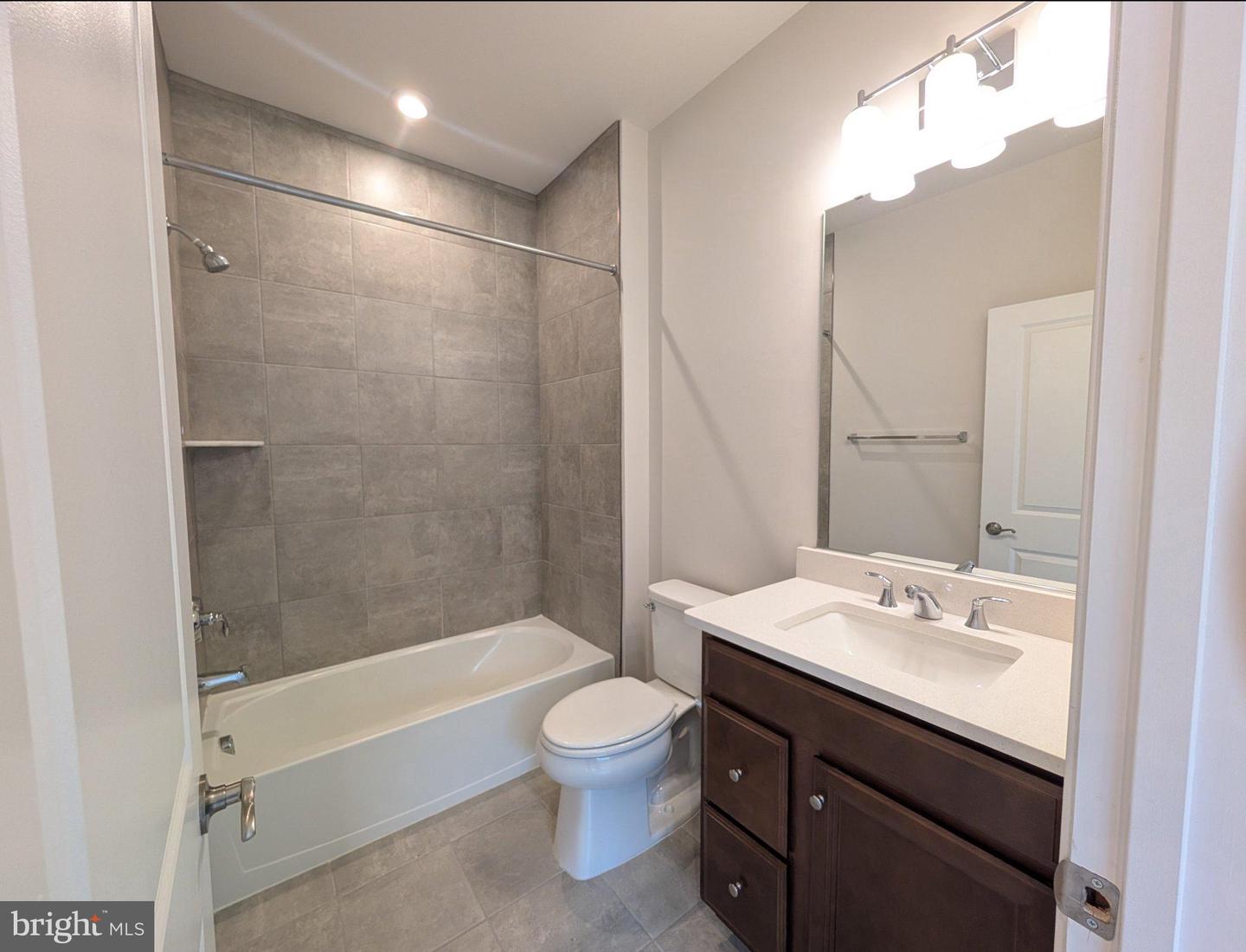 3511 Carnaby St Property Photo 12