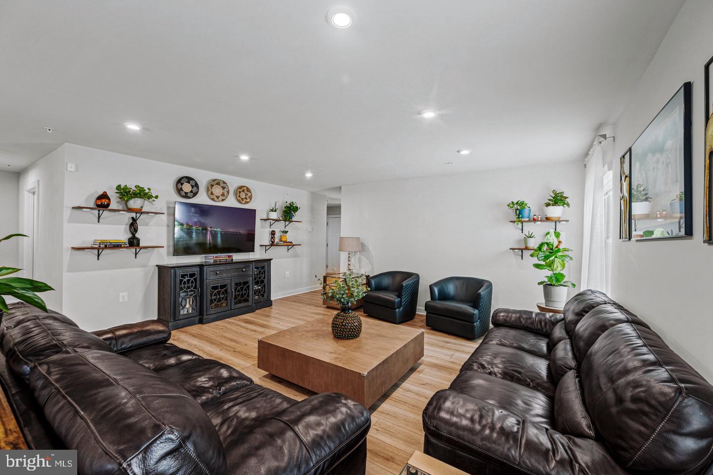 8406 Meadow Rock Ct Property Photo 4