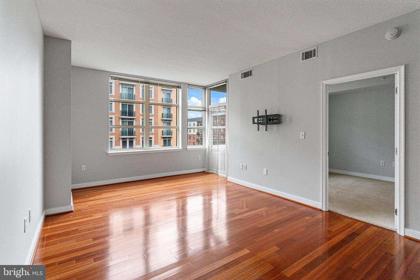 157 Fleet St #608 Property Photo 8