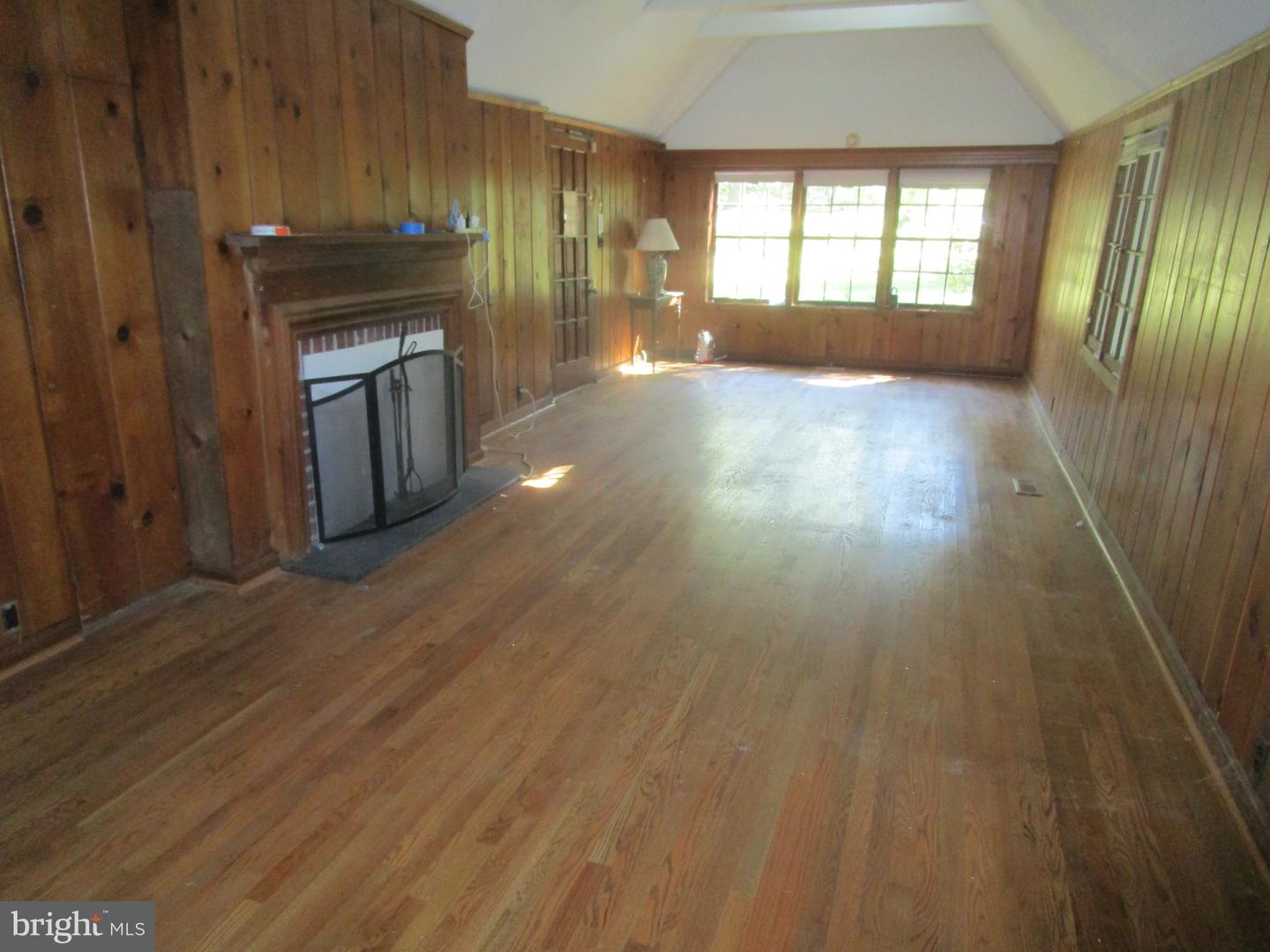 16605 Bealle Hill Rd Property Photo 3