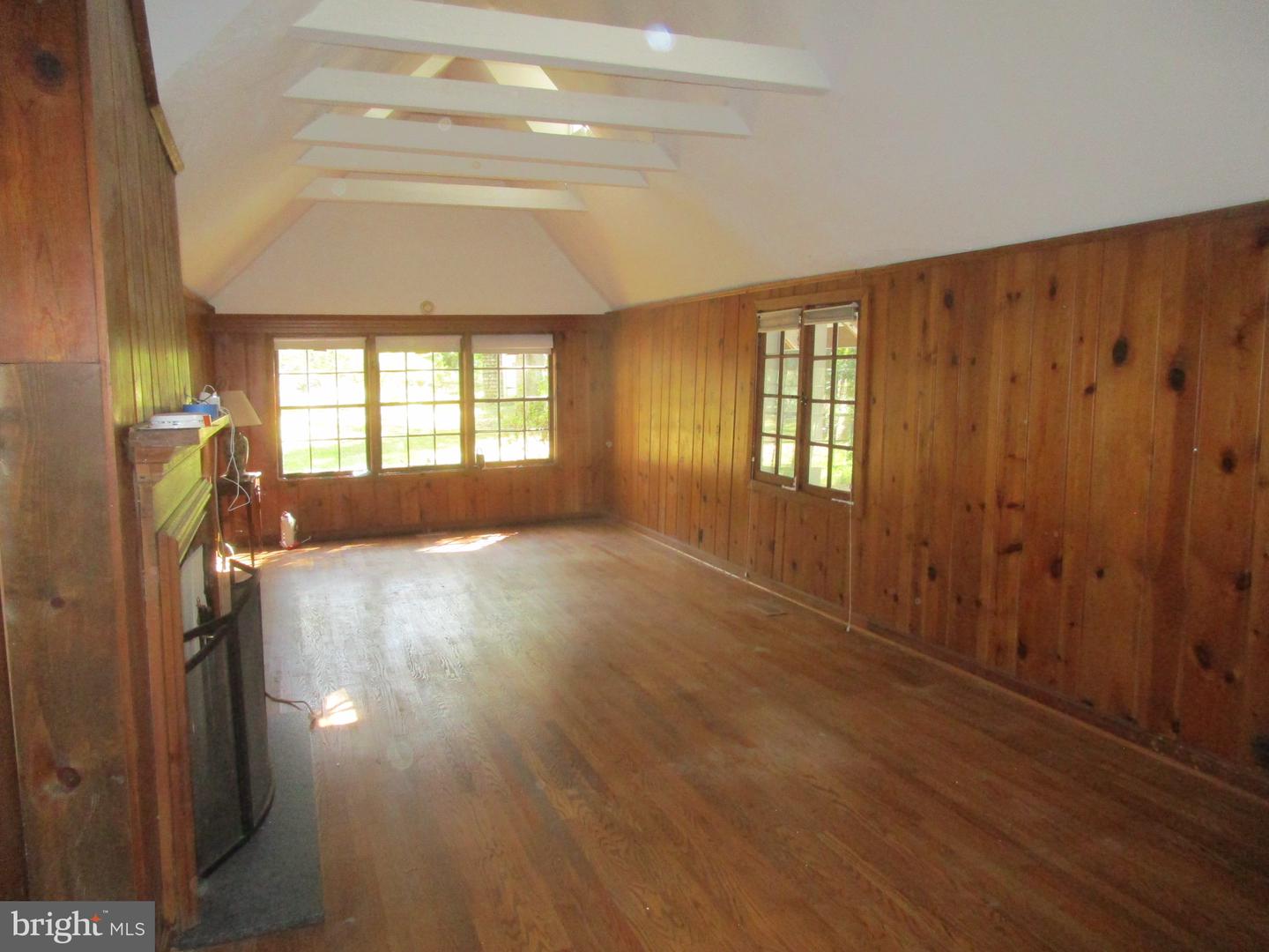 16605 Bealle Hill Rd Property Photo 4
