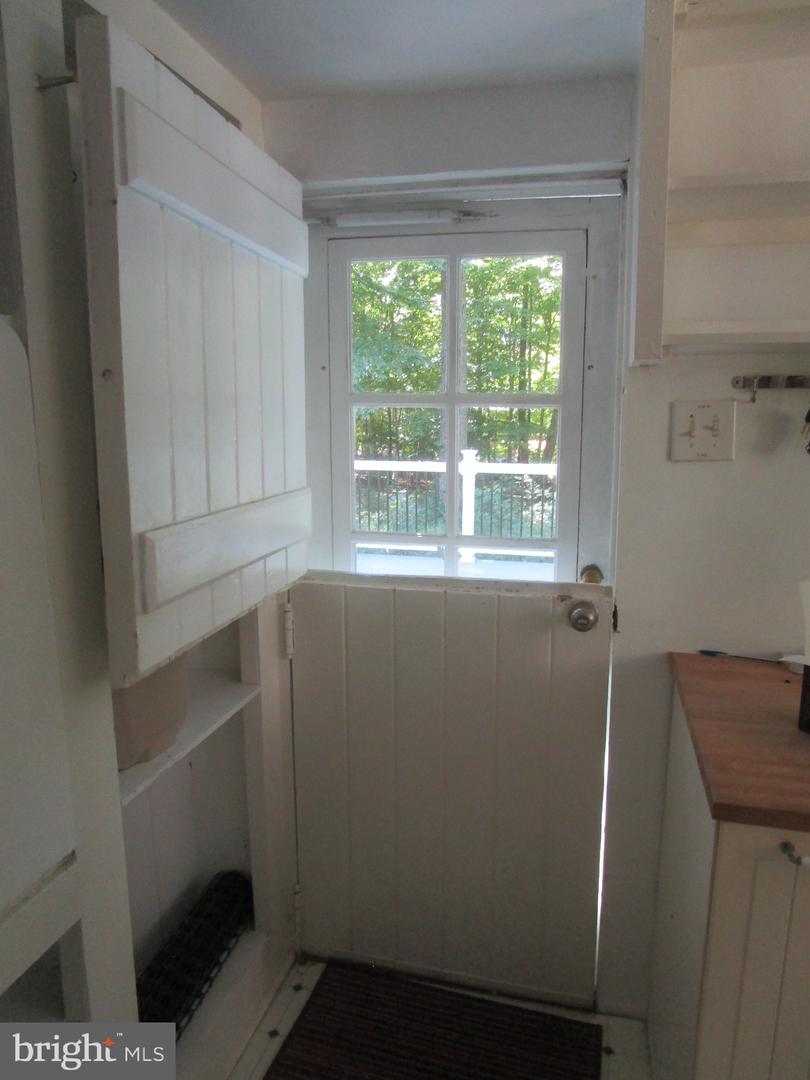 16605 Bealle Hill Rd Property Photo 9