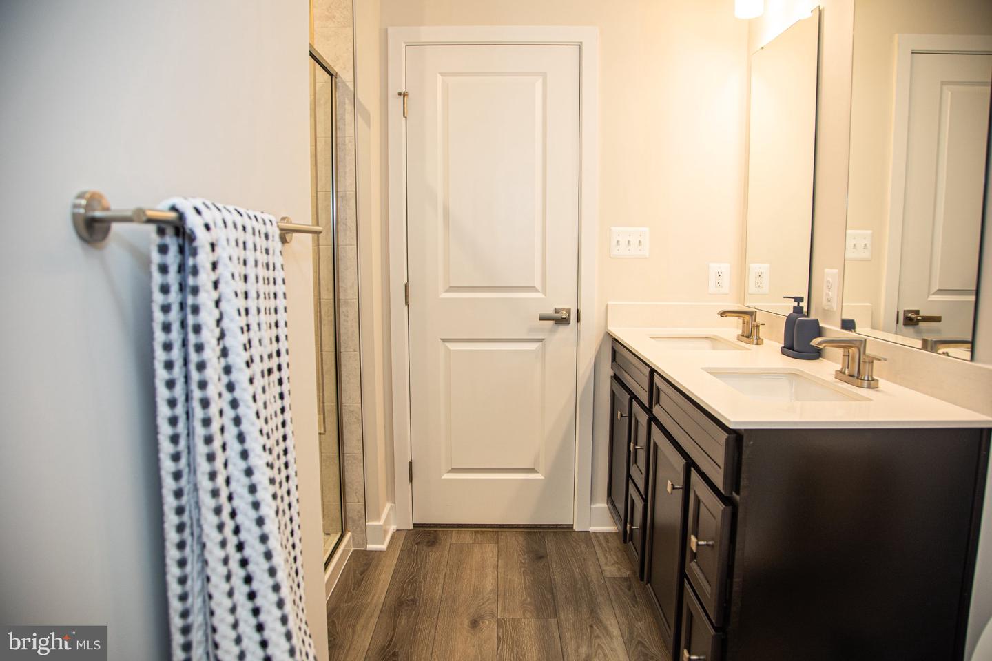 16115 Hyde Park Pl Property Photo 7