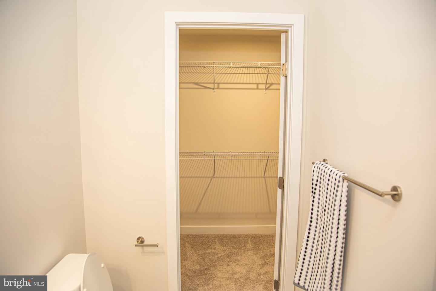 16115 Hyde Park Pl Property Photo 8