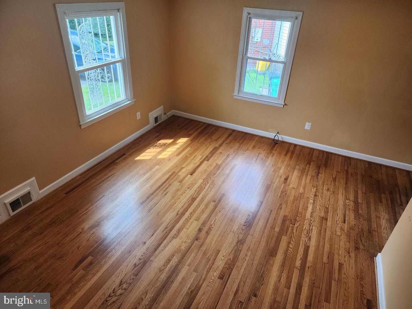 4541 Akron St Property Photo 2