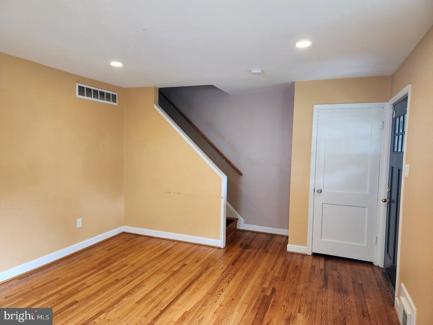4541 Akron St Property Photo 5