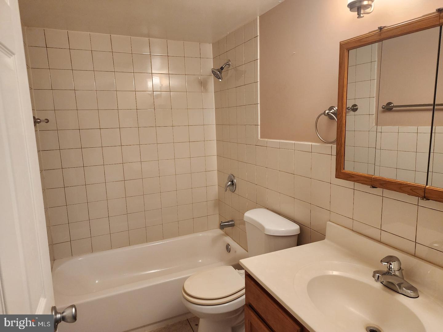 4541 Akron St Property Photo 19