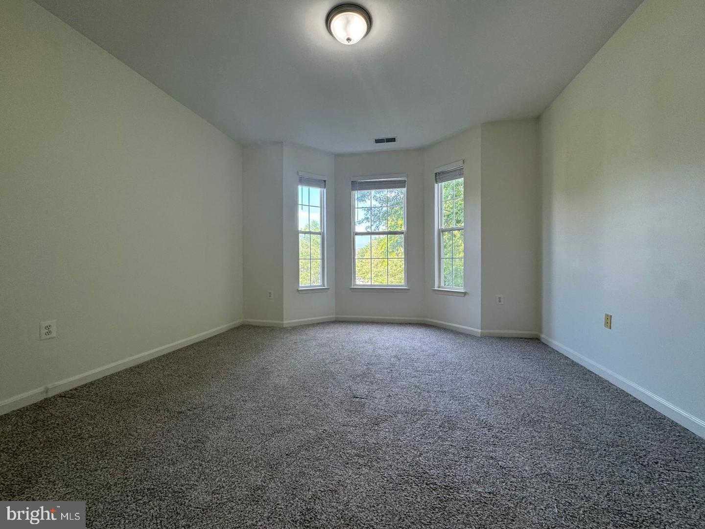 15607 Everglade Ln #b203 Property Photo 8