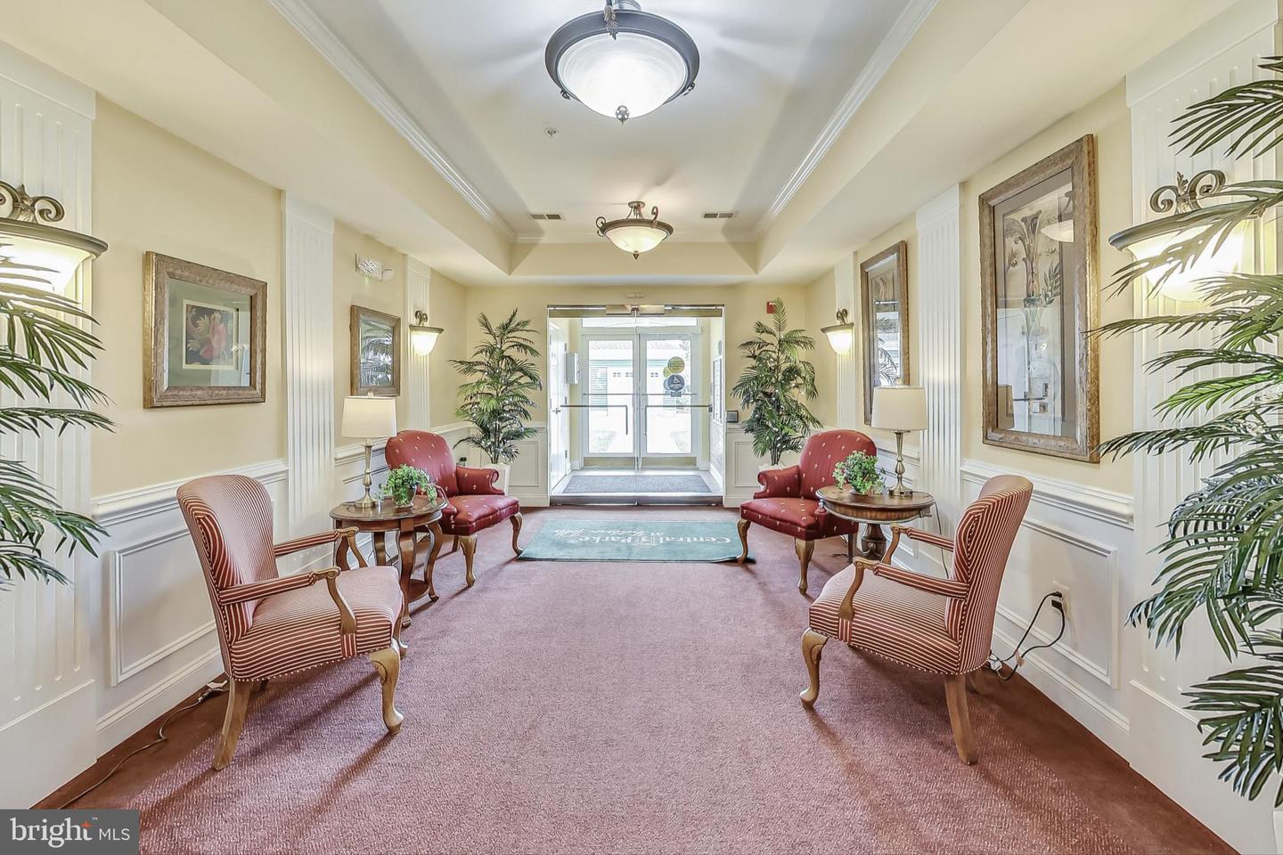 13901 Belle Chasse Blvd #215 Property Photo 3