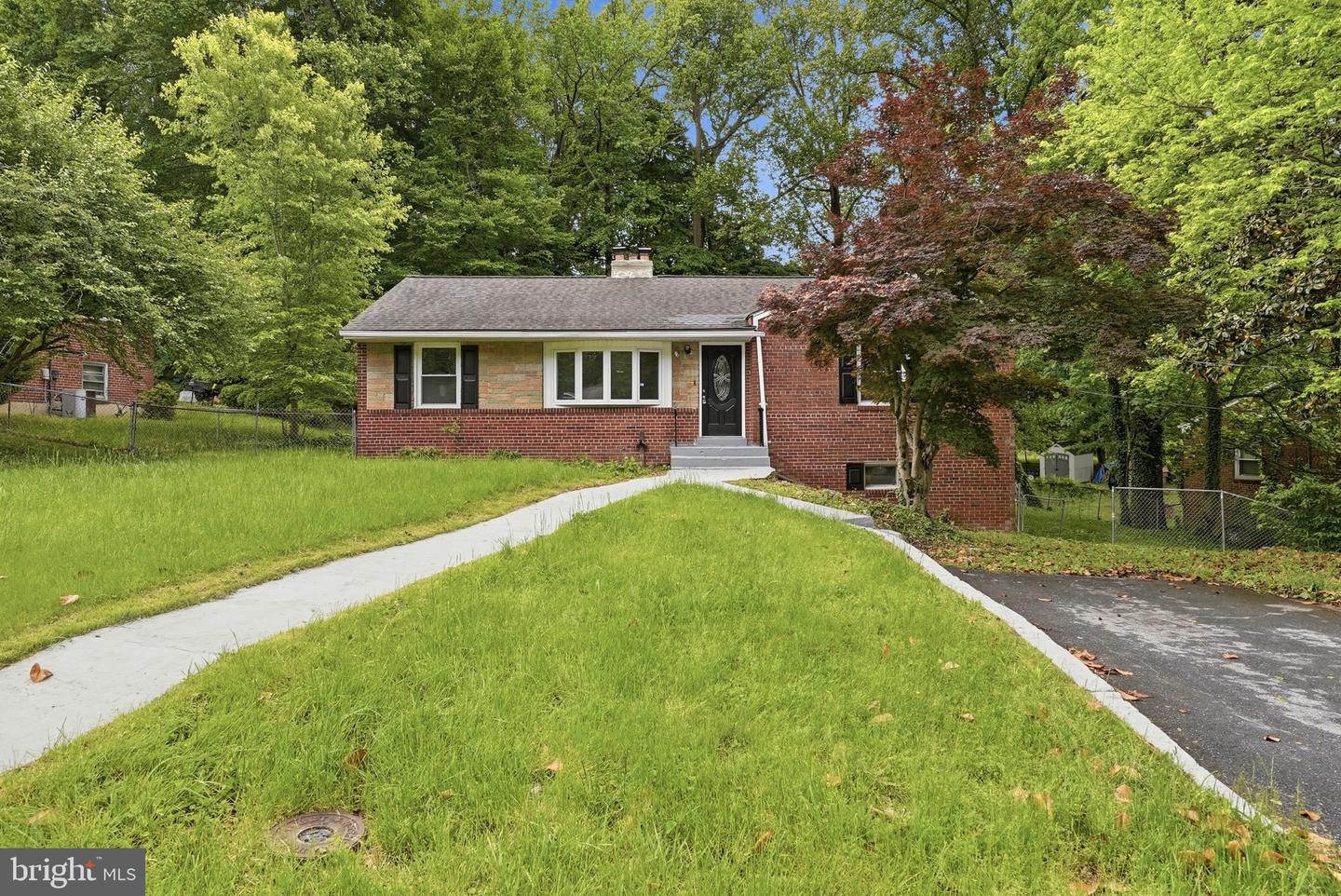 4915 SHARON RD Property Photo 1