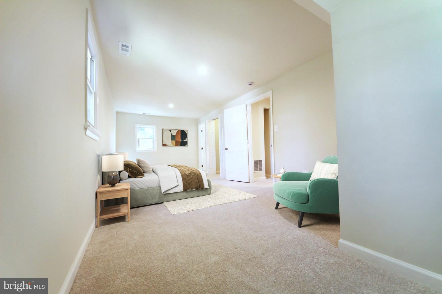 6807 Elmhurst St Property Photo 10