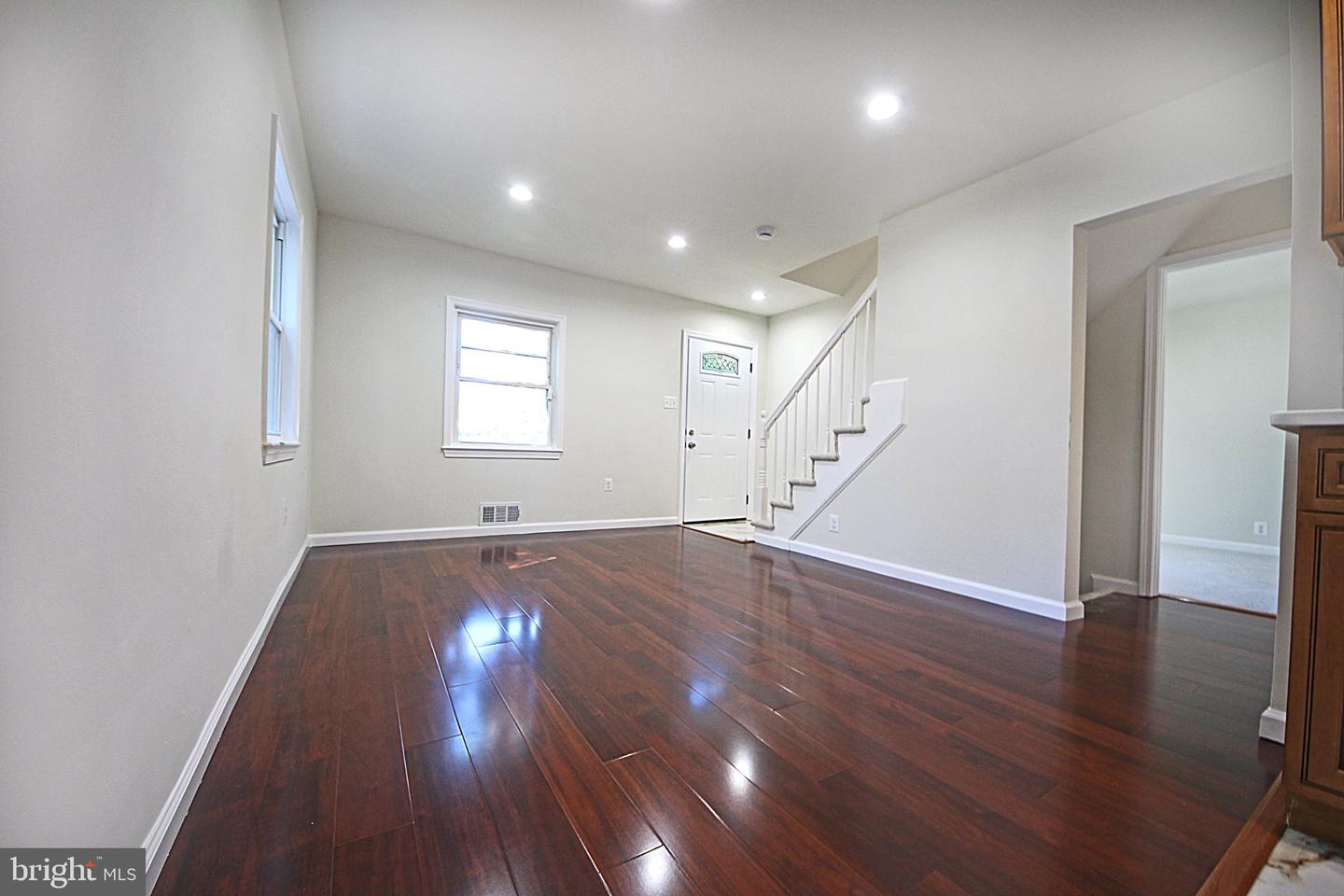 6807 Elmhurst St Property Photo 17