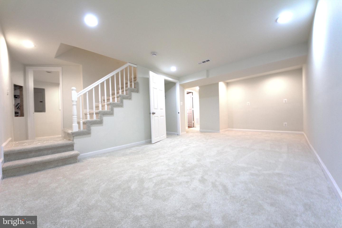 6807 Elmhurst St Property Photo 32