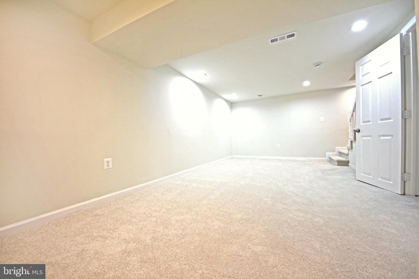 6807 Elmhurst St Property Photo 33