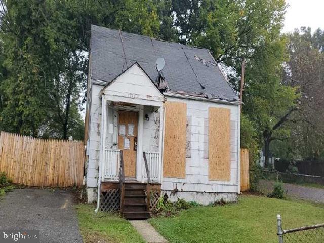 7412 LEONA ST Property Photo 1