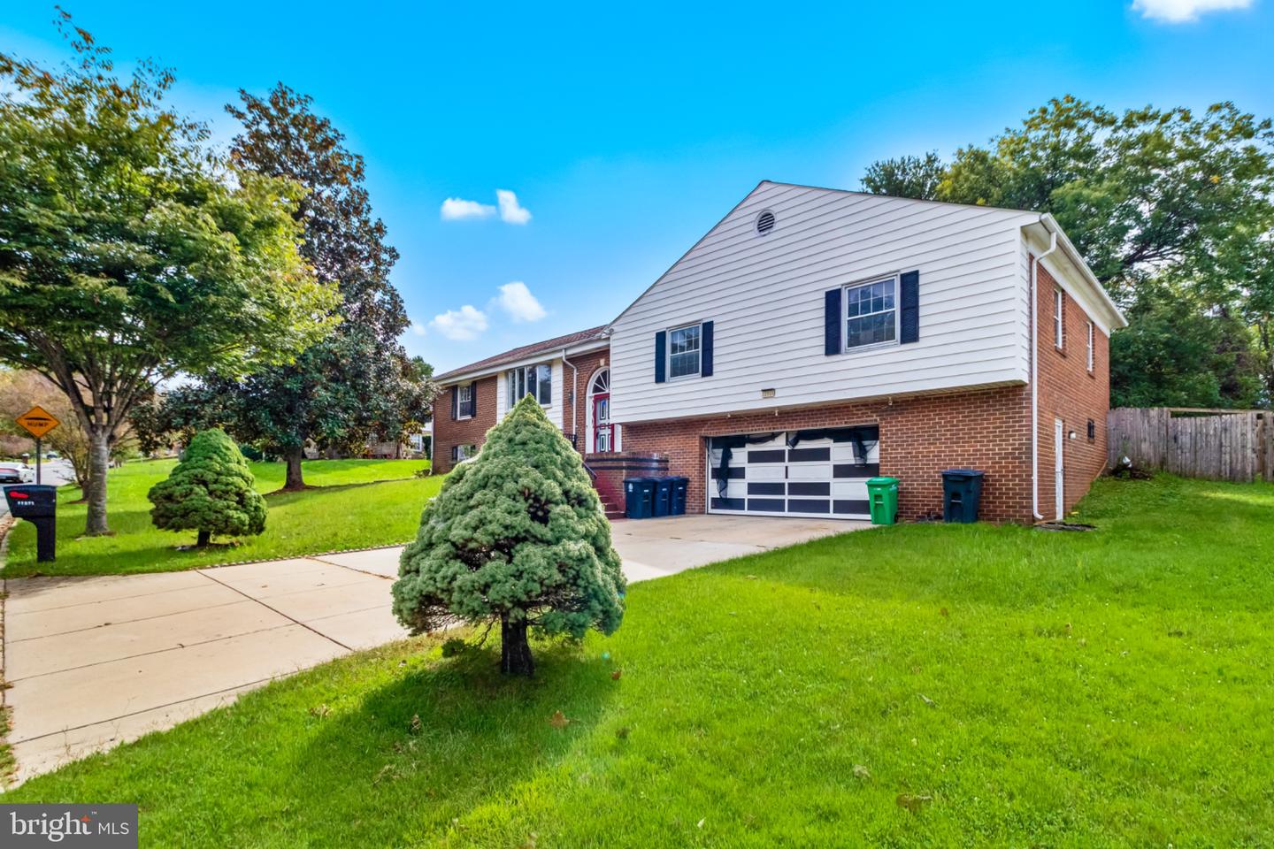 11511 Chantilly Ln Property Photo 3