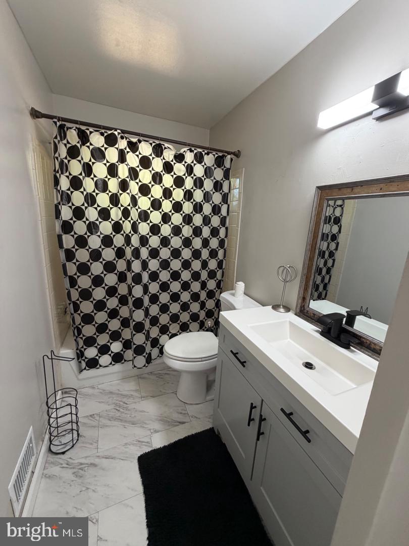 8703 Reicher St Property Photo 4