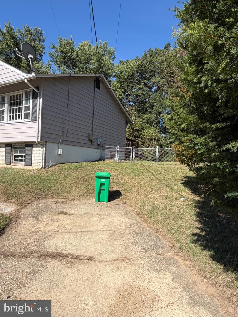 8703 Reicher St Property Photo 8