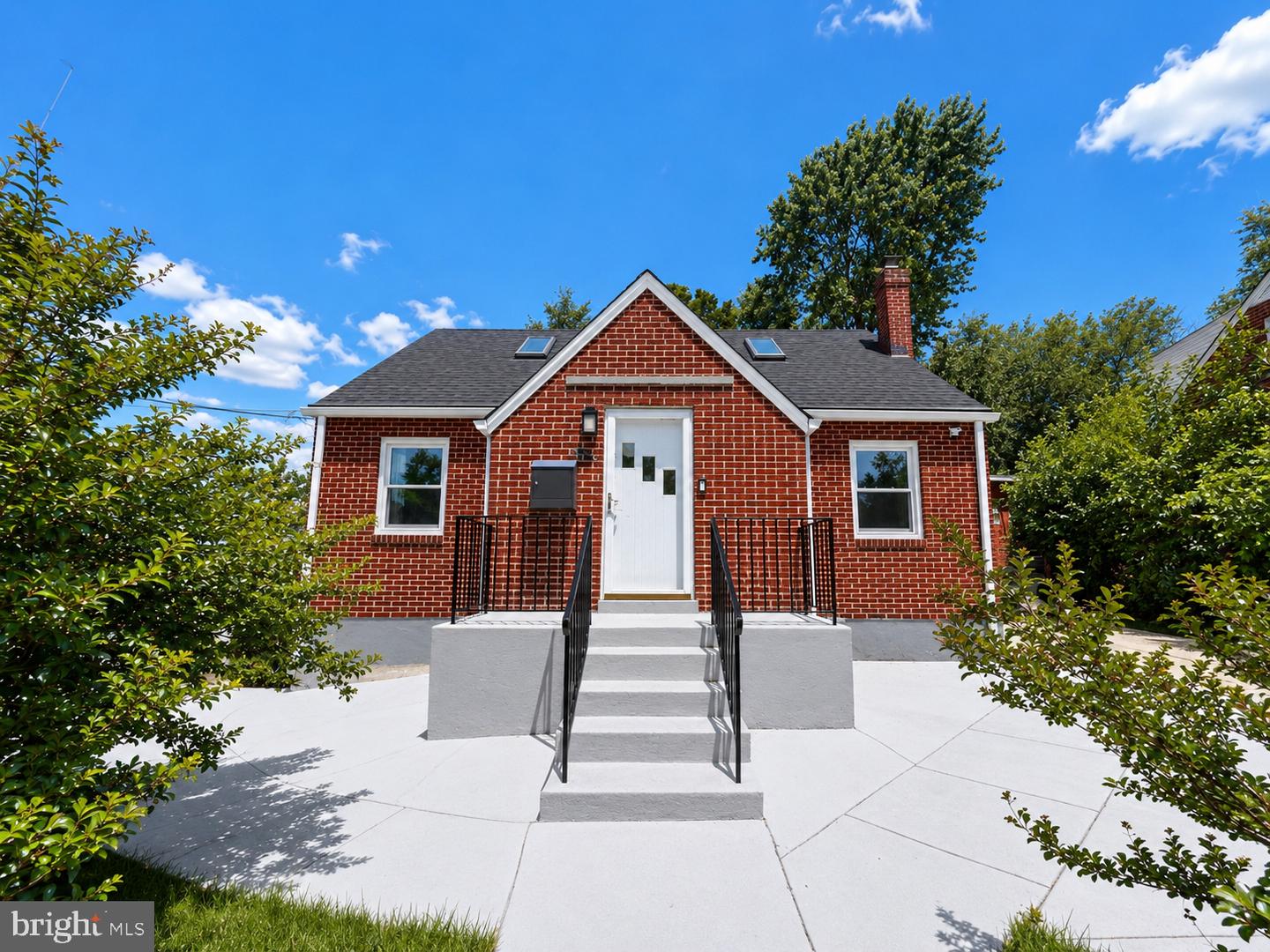 902 KARLSON AVE Property Photo 1