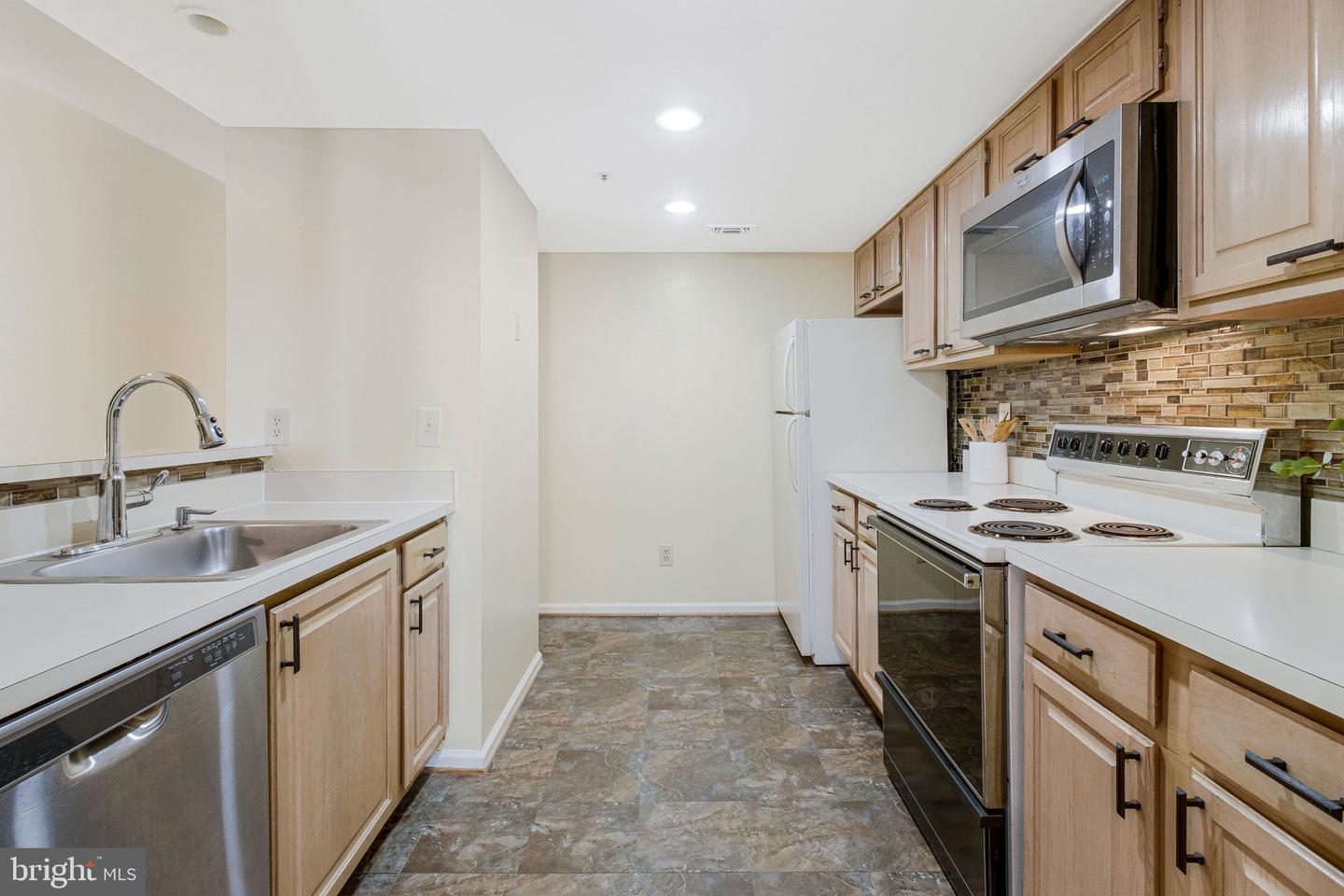 14308 Bowsprit Ln #442 Property Photo 8