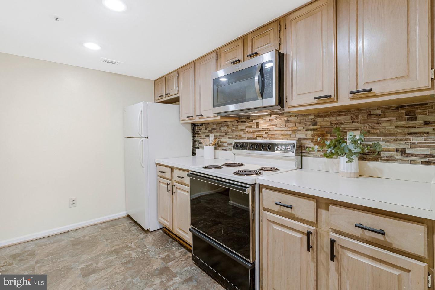 14308 Bowsprit Ln #442 Property Photo 9