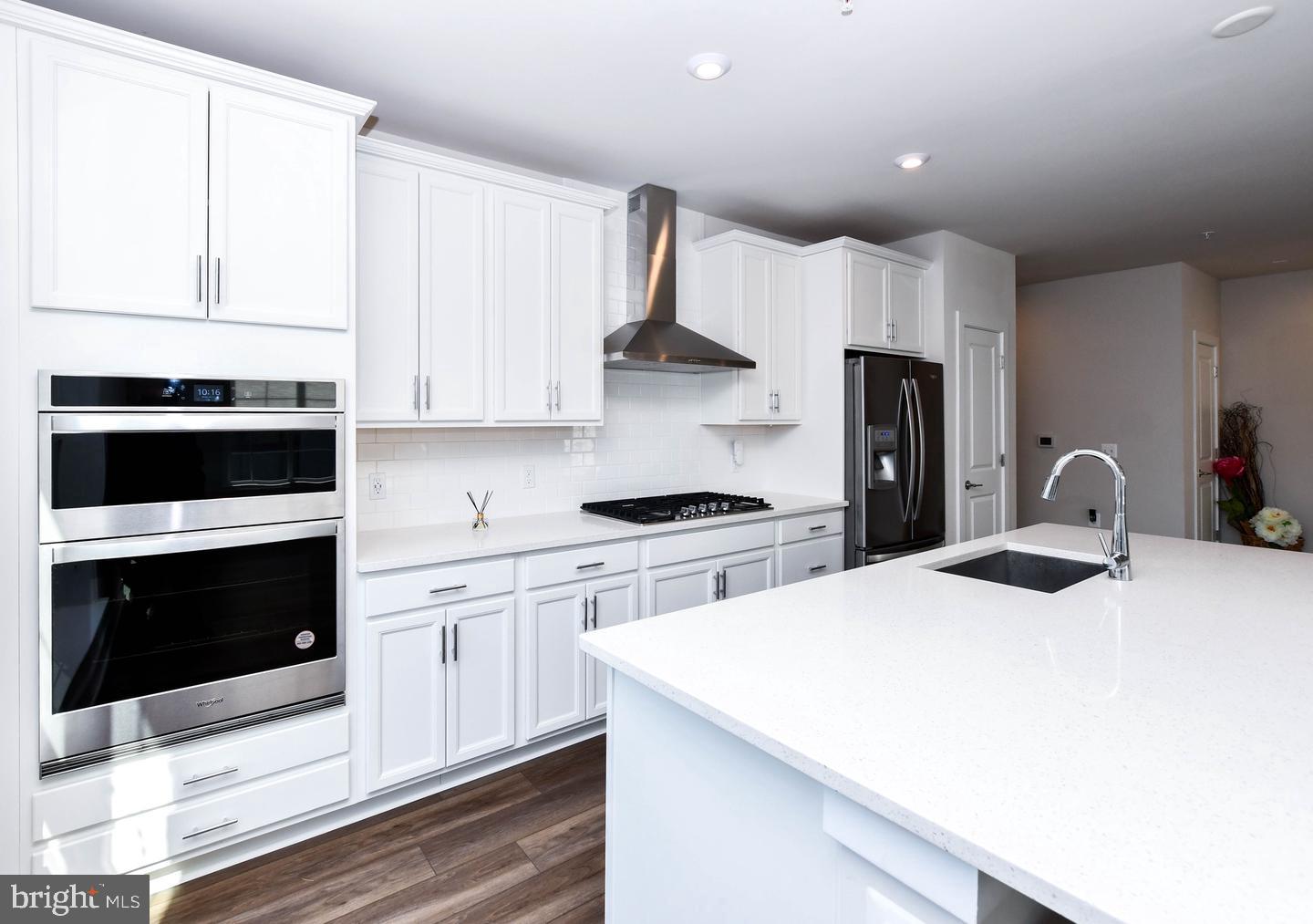 100 Saint Ives Property Photo 32