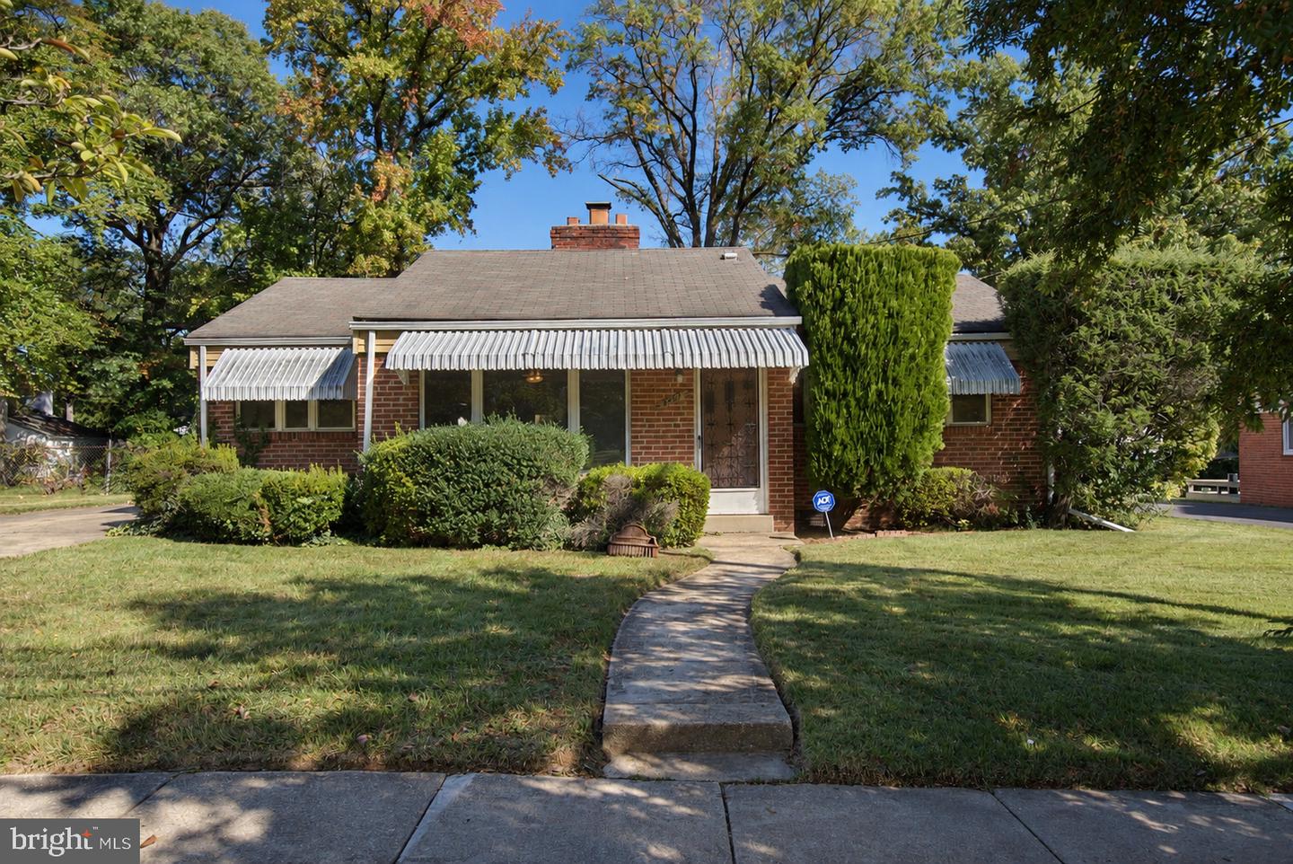 6707 Adelphi Rd Property Photo 1