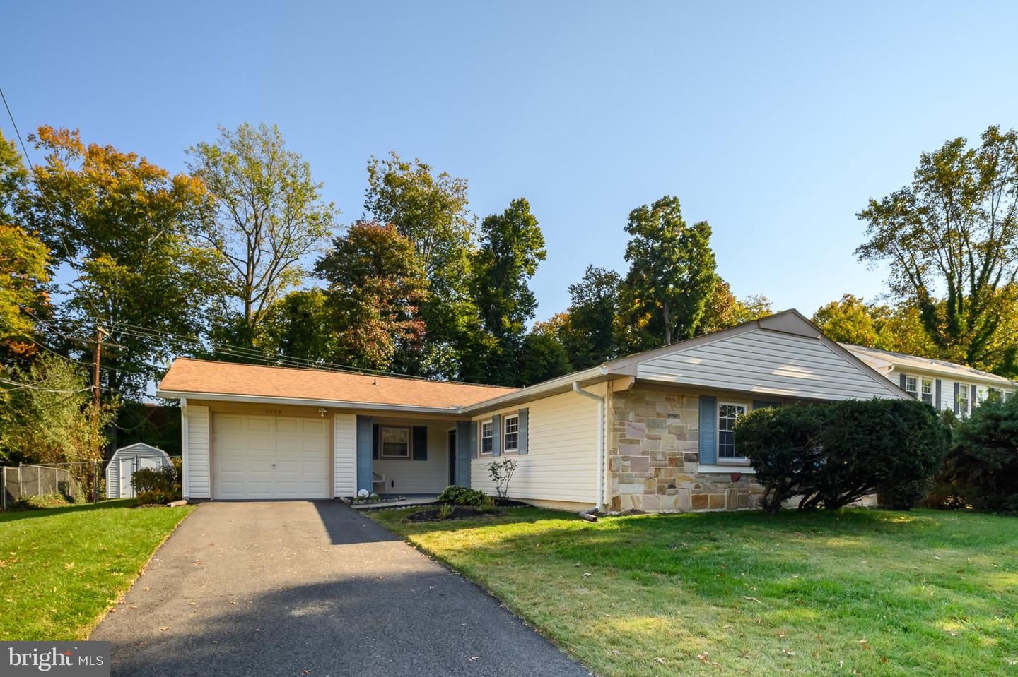 2245 HINDLE LN Property Photo 1