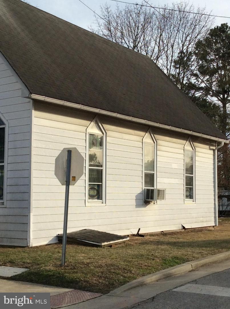101 Church Ln Property Photo 2